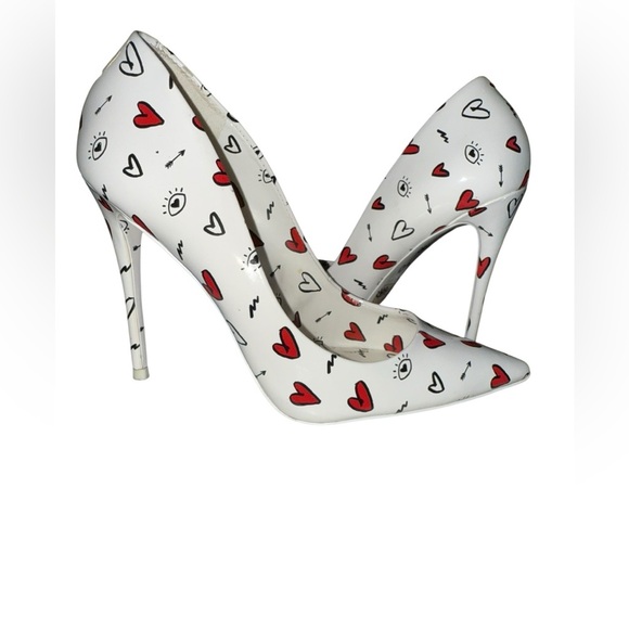 Aldo "Love Struck" Heart Pumps! White with red and black hearts and arrows  6 - Picture 1 of 13